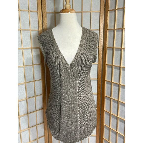 Cyrus Med Sleeveless Sweater â - Picture 5 of 13